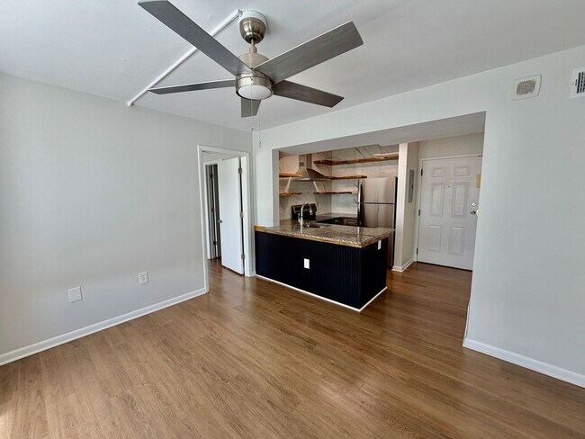 Building Photo - 1600 Park Cir
