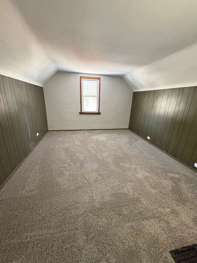 Building Photo - 3666 E 57th St