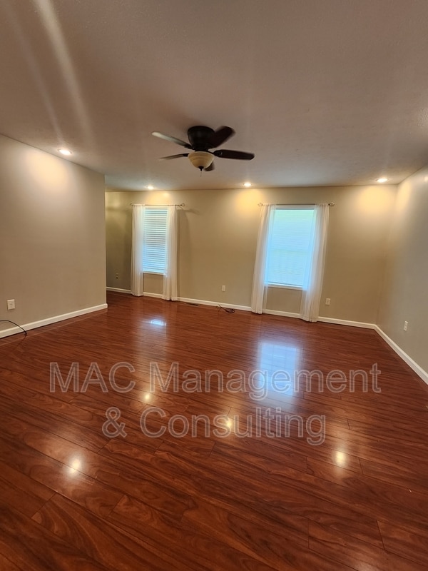 Building Photo - 1606 Brookdale Ave