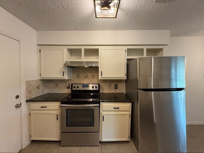 Building Photo - 6415 Elm Springs Dr