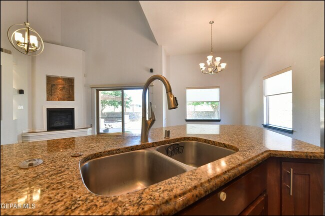Building Photo - 5649 Valley Maple Dr