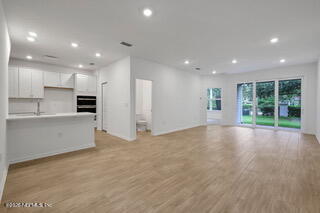 Building Photo - 5 FL-5