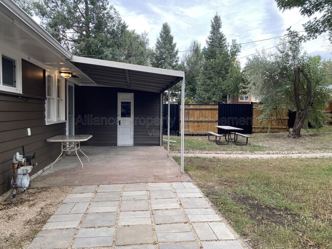 Building Photo - 2605 Lark Dr