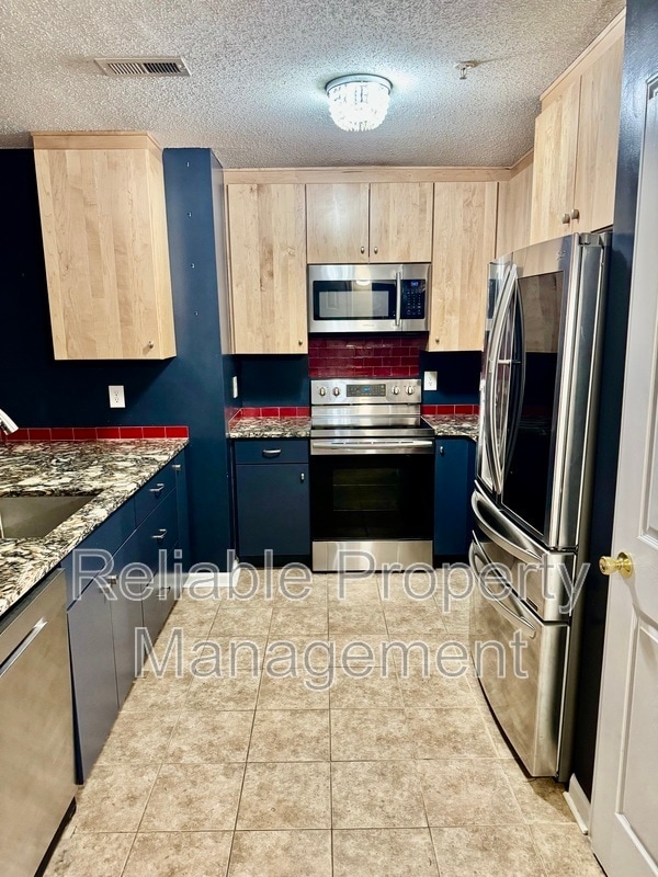 Building Photo - 203 Sturbridge Dr