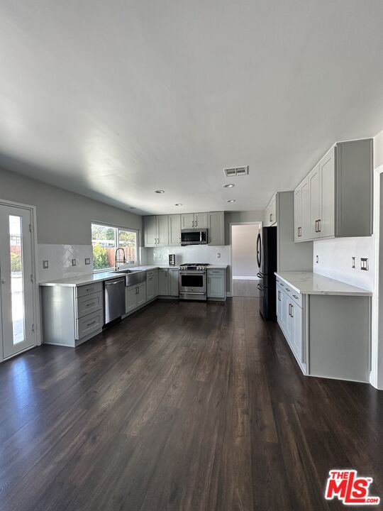 Building Photo - 10850 Remmet Ave