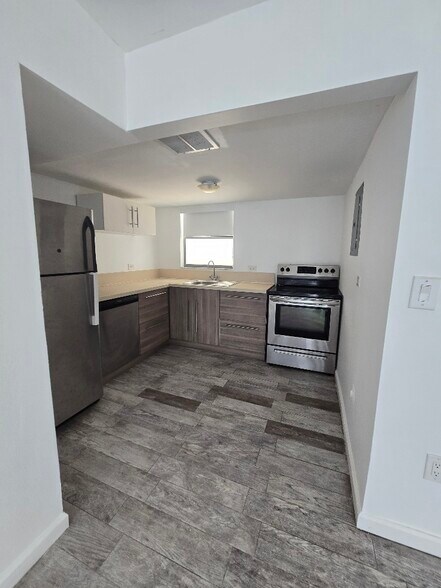 Building Photo - 609 Euclid Ave