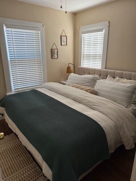 Building Photo - 124 S Beverly Dr