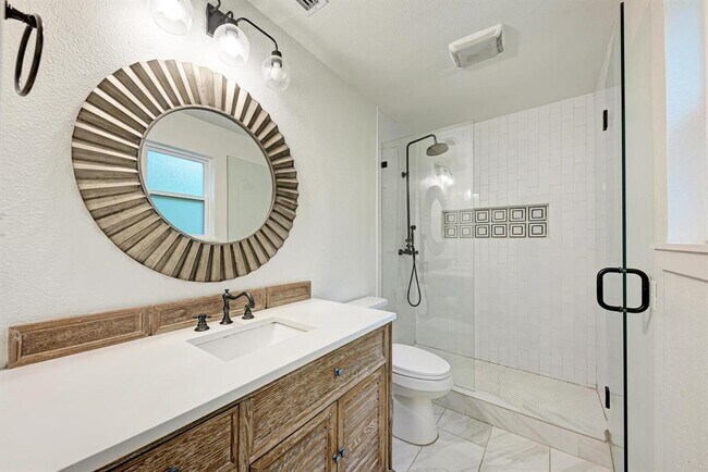 Building Photo - 6700 Kings Point