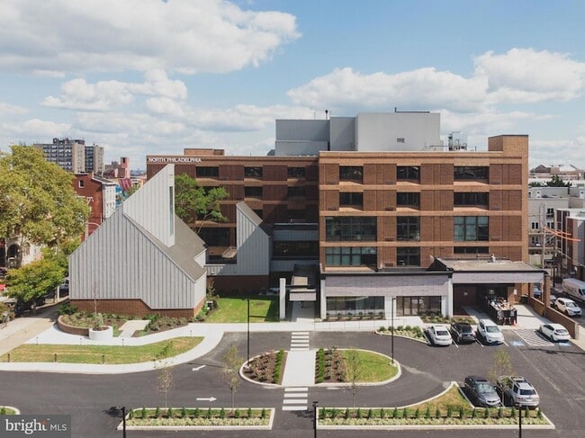 Building Photo - 1600 W Girard Ave