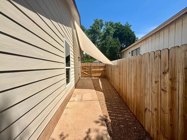 Building Photo - Brown Bark