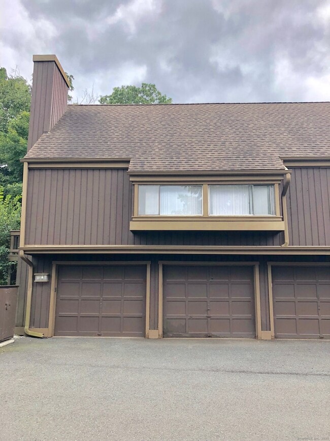 Building Photo - 61 Heritage Vlg