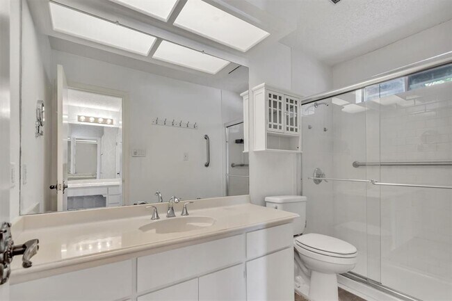 Building Photo - 5704 Lands End St