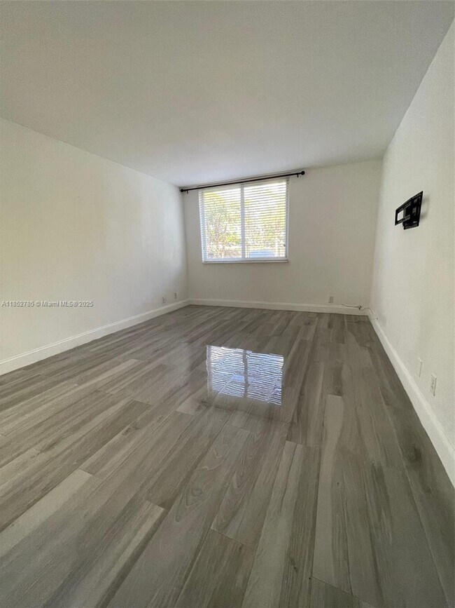 Building Photo - 9143 SW 77th Ave