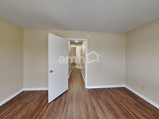 Building Photo - 5969 Claymont Blvd