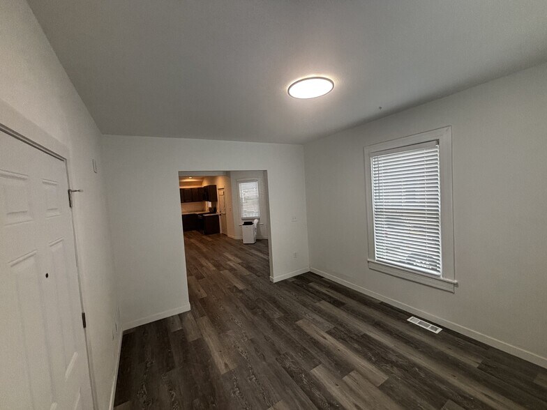 Building Photo - 5807 20th Ave