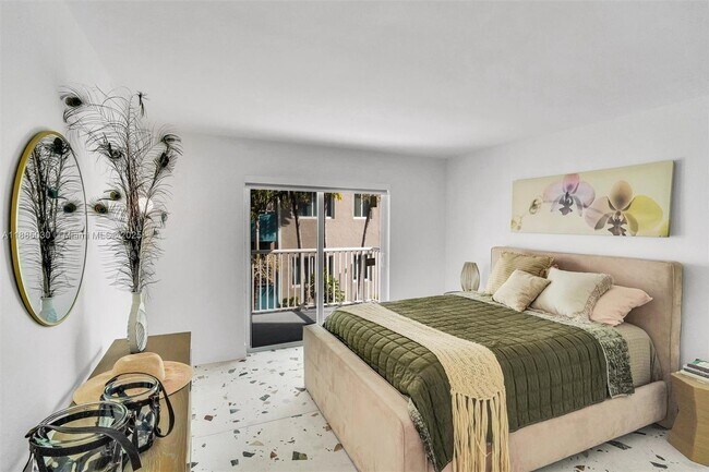 Building Photo - 3527 NE 168th St