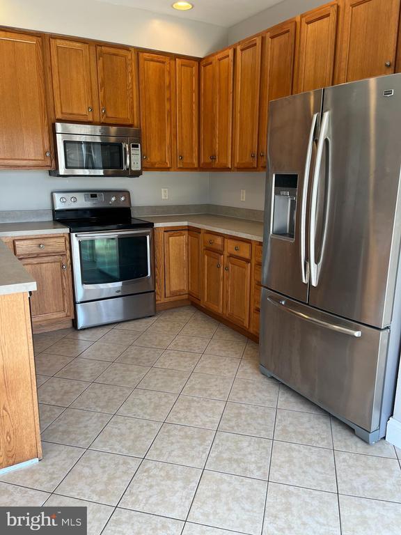 Building Photo - 3650 Rolling Hills Dr