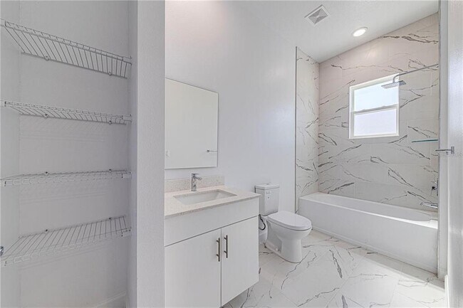 Building Photo - 400 Famagusta Dr