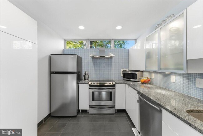 Building Photo - 1378 4th St SW