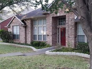 Building Photo - 3620 Field Stone Dr