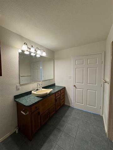 Building Photo - 1508 Hollowbrook Ct