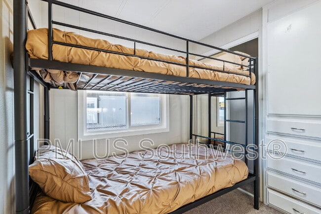 Building Photo - 437 Riverfront Dr