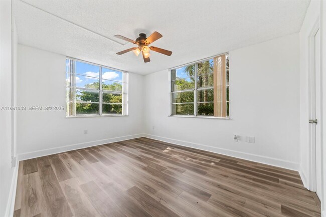 Building Photo - 498 NW 165th St