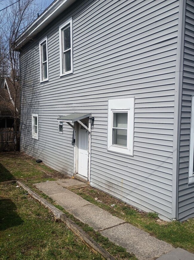 Building Photo - 501 Rowland St