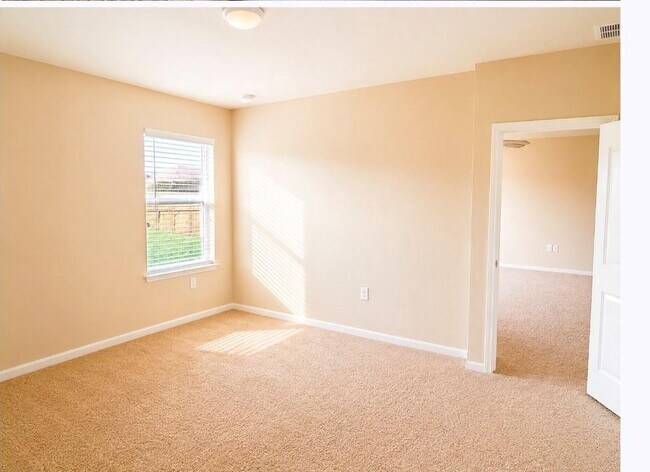Building Photo - 11640 Cambrian Rd