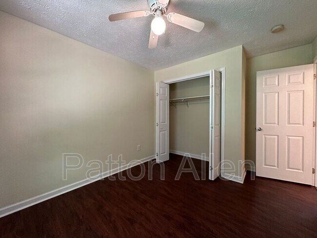 Building Photo - 105 Salola St