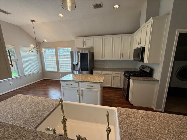 Building Photo - 2310 Megellan Point Ln