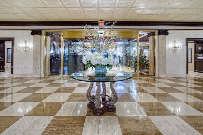 Building Photo - 2030 S Ocean Dr