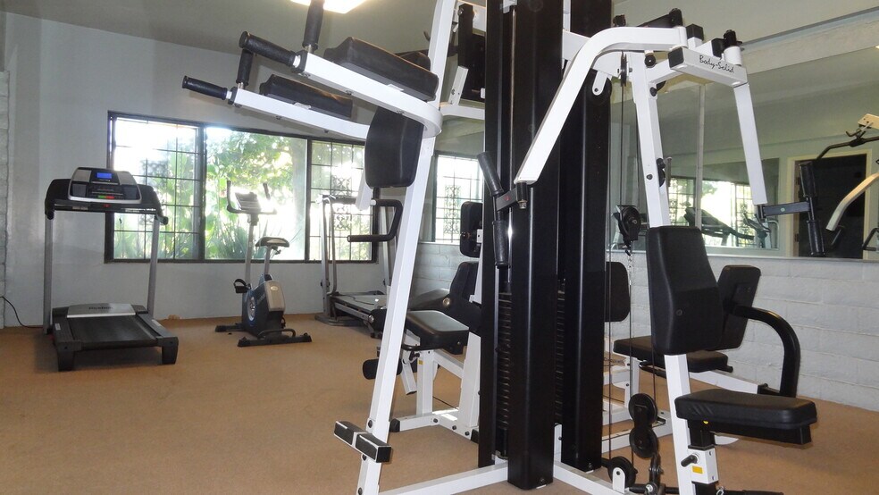 Building Photo - 1905 Cedar St