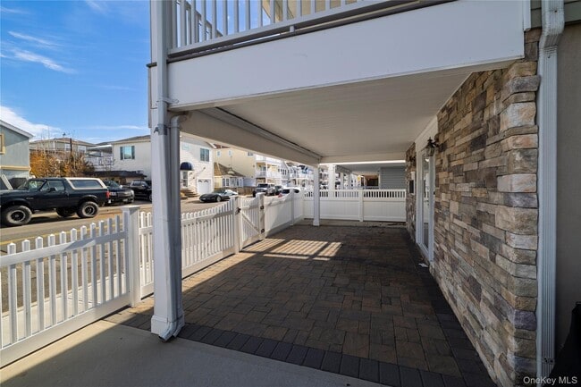 Building Photo - 105 Arizona Ave