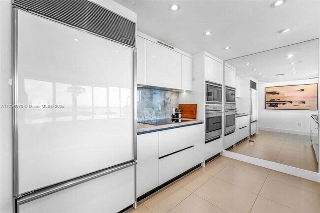 Building Photo - 465 Brickell Ave