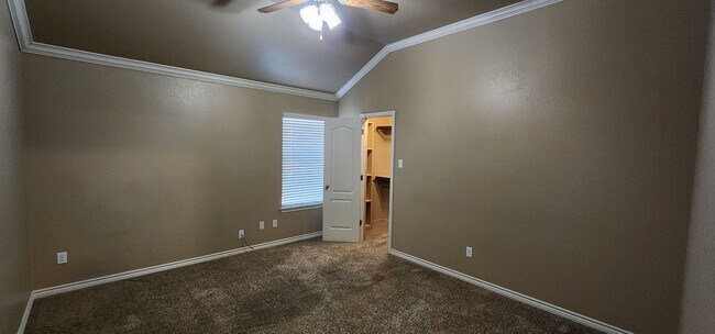 Building Photo - 2 bedroom 2 bath close to Clear Creek 8/12 move in date
