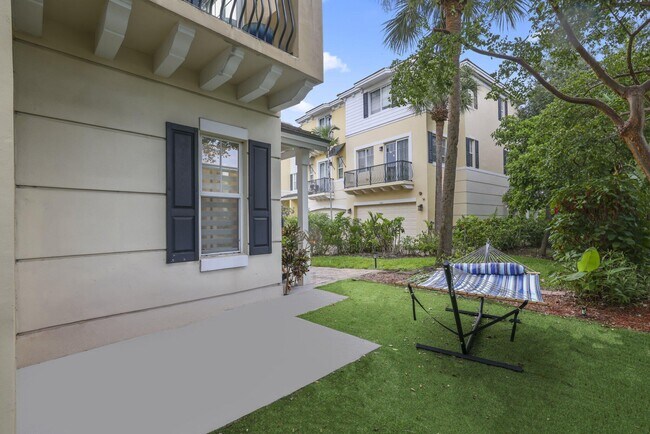 Building Photo - 616 NW 38th Cir