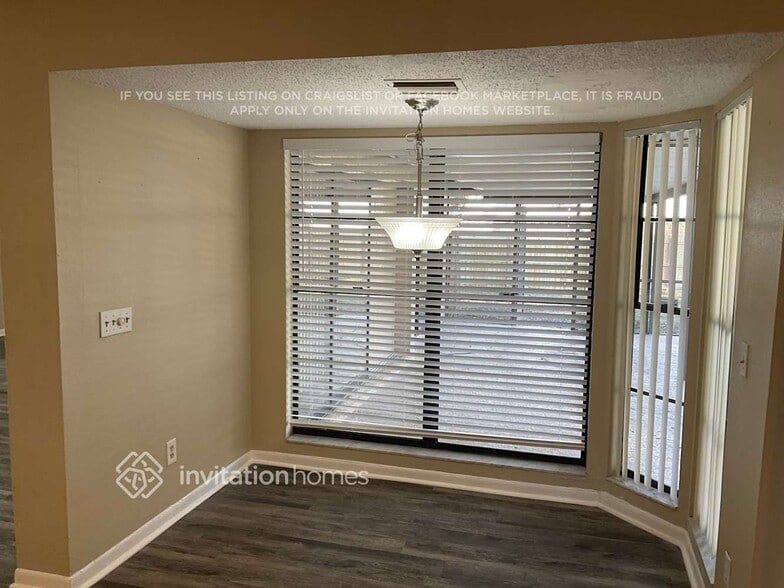 Building Photo - 1502 Carter Oaks Dr