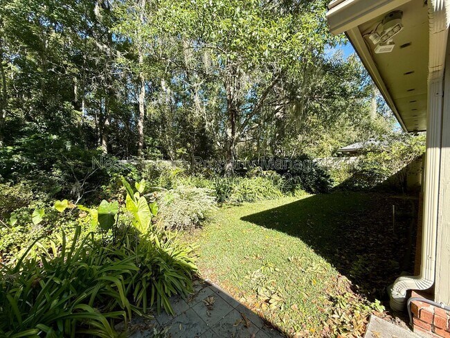 Building Photo - 2217 Hammock Oaks Dr N