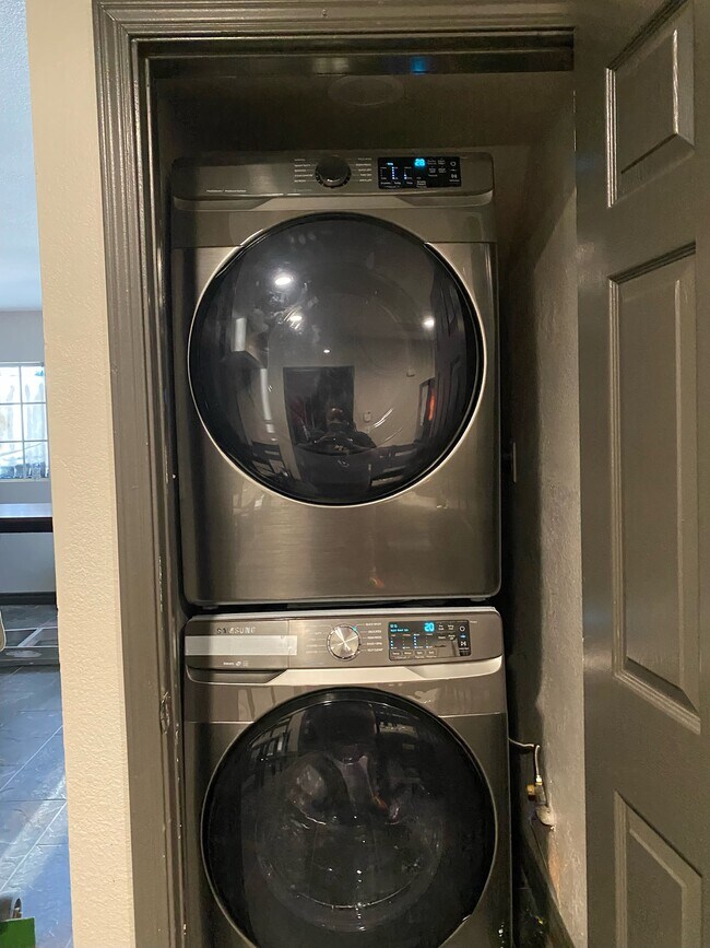 Building Photo - 130 W 106th St