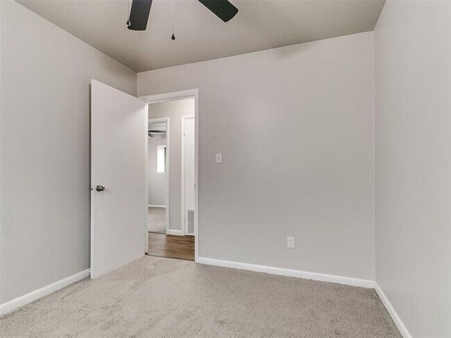 Building Photo - Super 4 Bed 1.5 Bath in the South Gate Addn in Moore, OK