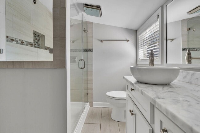 Building Photo - Stylish 2-Bed, 2-Bath Residence with Moder...