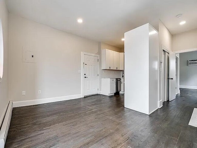 Building Photo - 486 Bramhall Ave