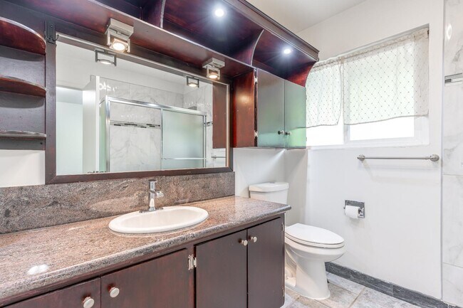 Building Photo - 2345 Paloma Ct