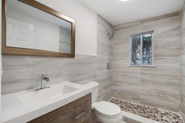Building Photo - 522 NW 47th Terrace