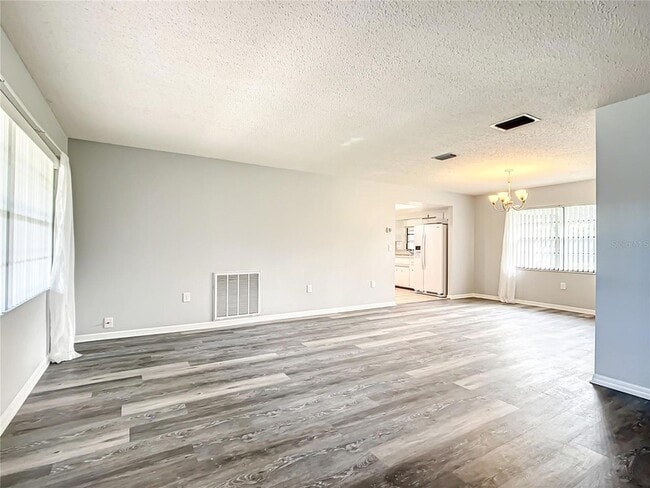 Building Photo - 5576 W Pine Cir