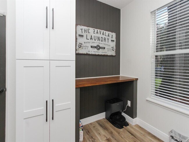 Building Photo - 687 Statenville Ct