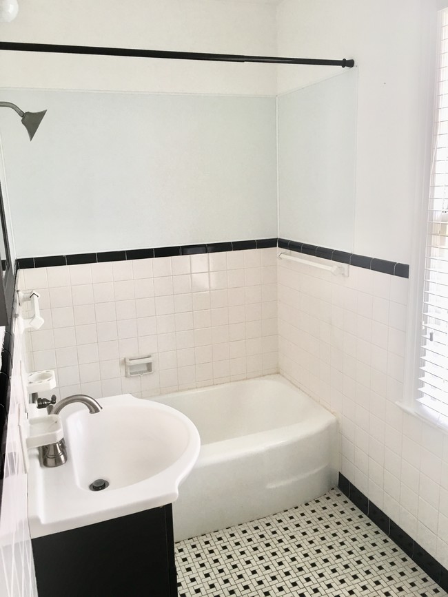 Bathroom, with original tile - 2001 Center St