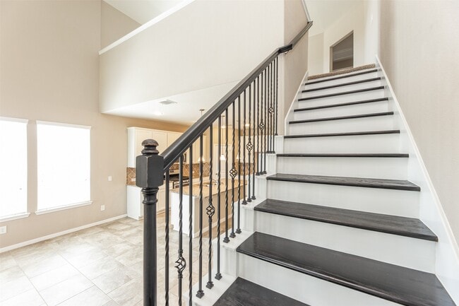 Building Photo - 5302 Silver Ledge Dr