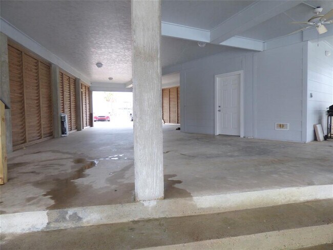 Building Photo - 1027 Short Reach Dr